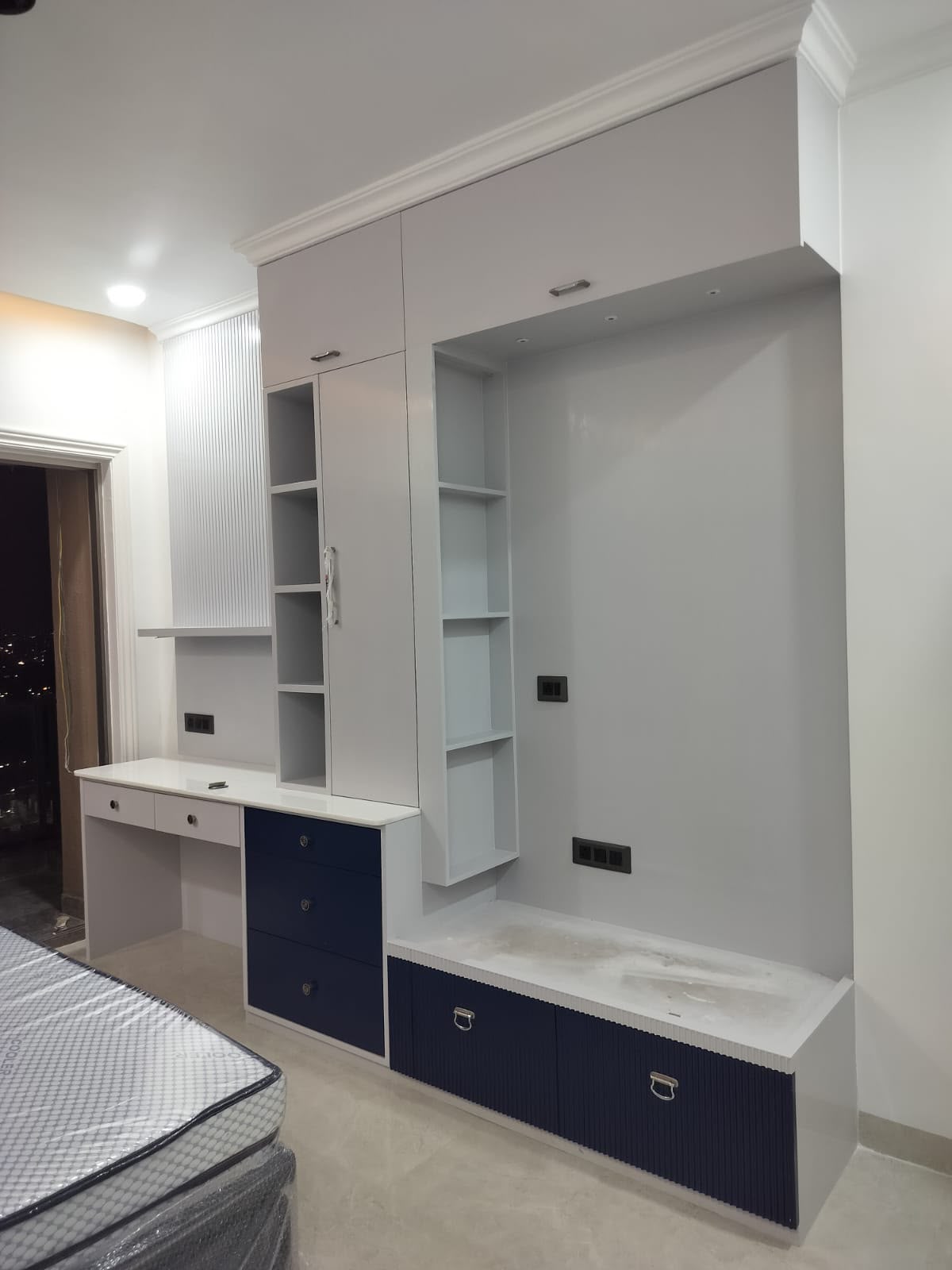 Minimalist Architectural Wardrobe (W4)